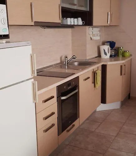 слънчев с прекрасна гледка, паркинг. Smolyan